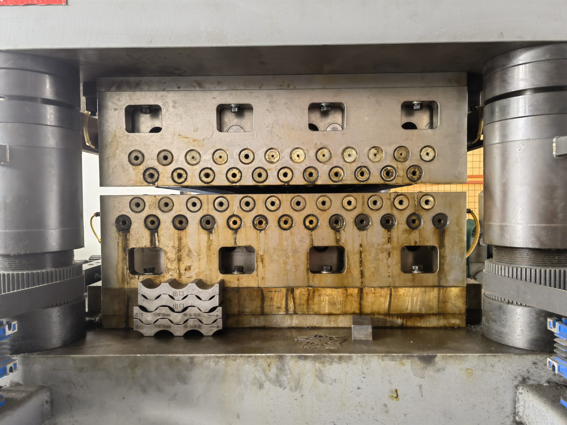 sheet metal leveling machine