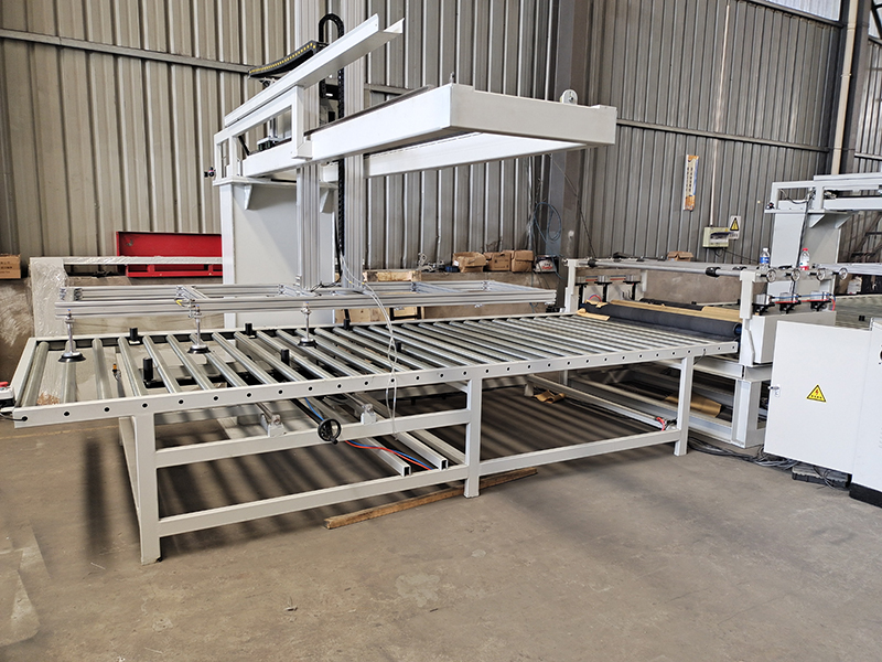 Automatic laminating machine for sheet metal